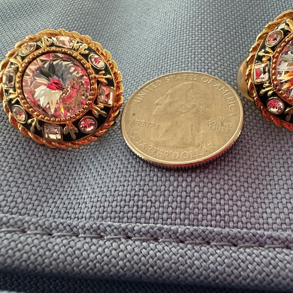 ST. JOHN EARRINGS Vintage Clip on earrings - Picture 3 of 4